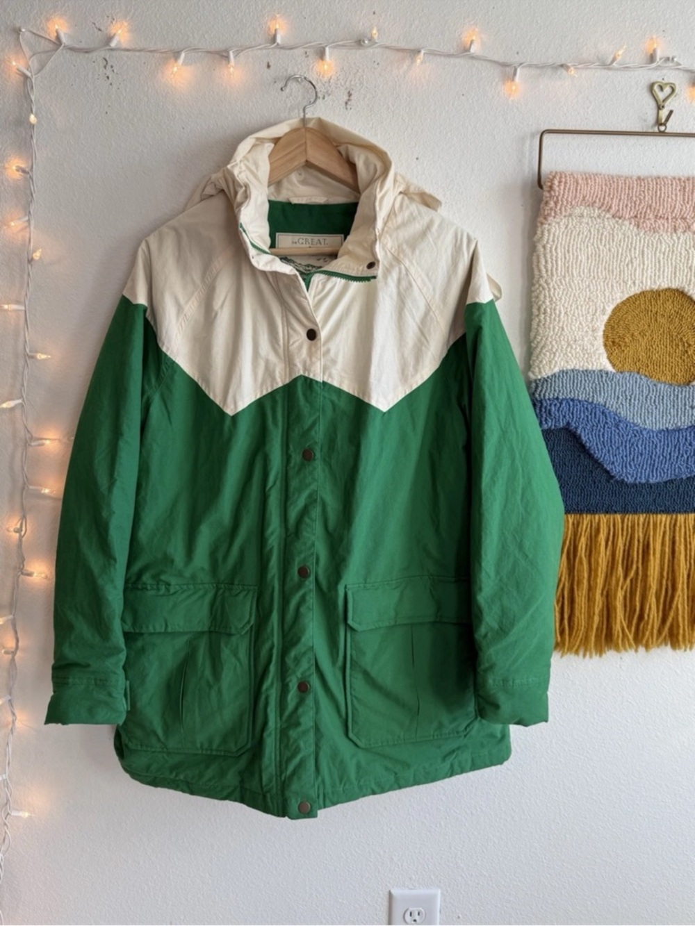 The great x Eddie Bauer green white color block jacket coat Size M